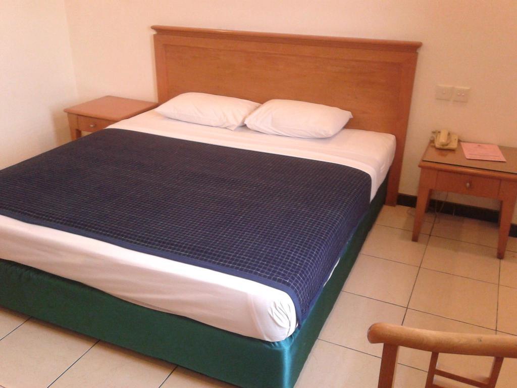 Hotel Fortuna Surabaya Phòng bức ảnh