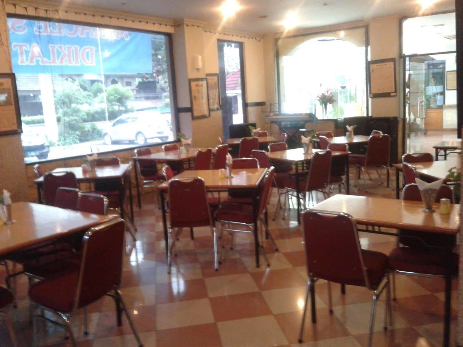 Hotel Fortuna Surabaya Ngoại thất bức ảnh