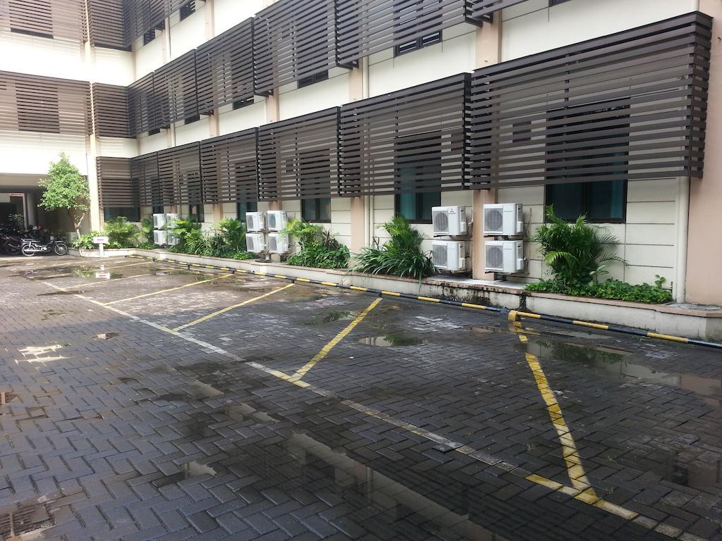 Hotel Fortuna Surabaya Ngoại thất bức ảnh